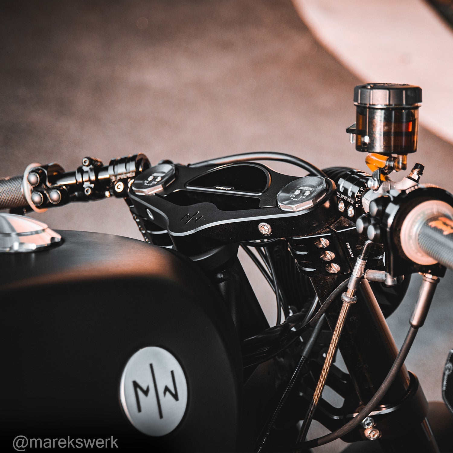 motoscope pro - cutting-edge digital dashboard